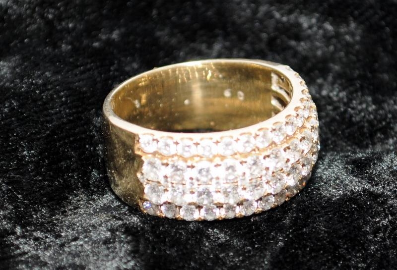 9ct gold Pave diamond ring size S, weight 7.6g - Image 3 of 4