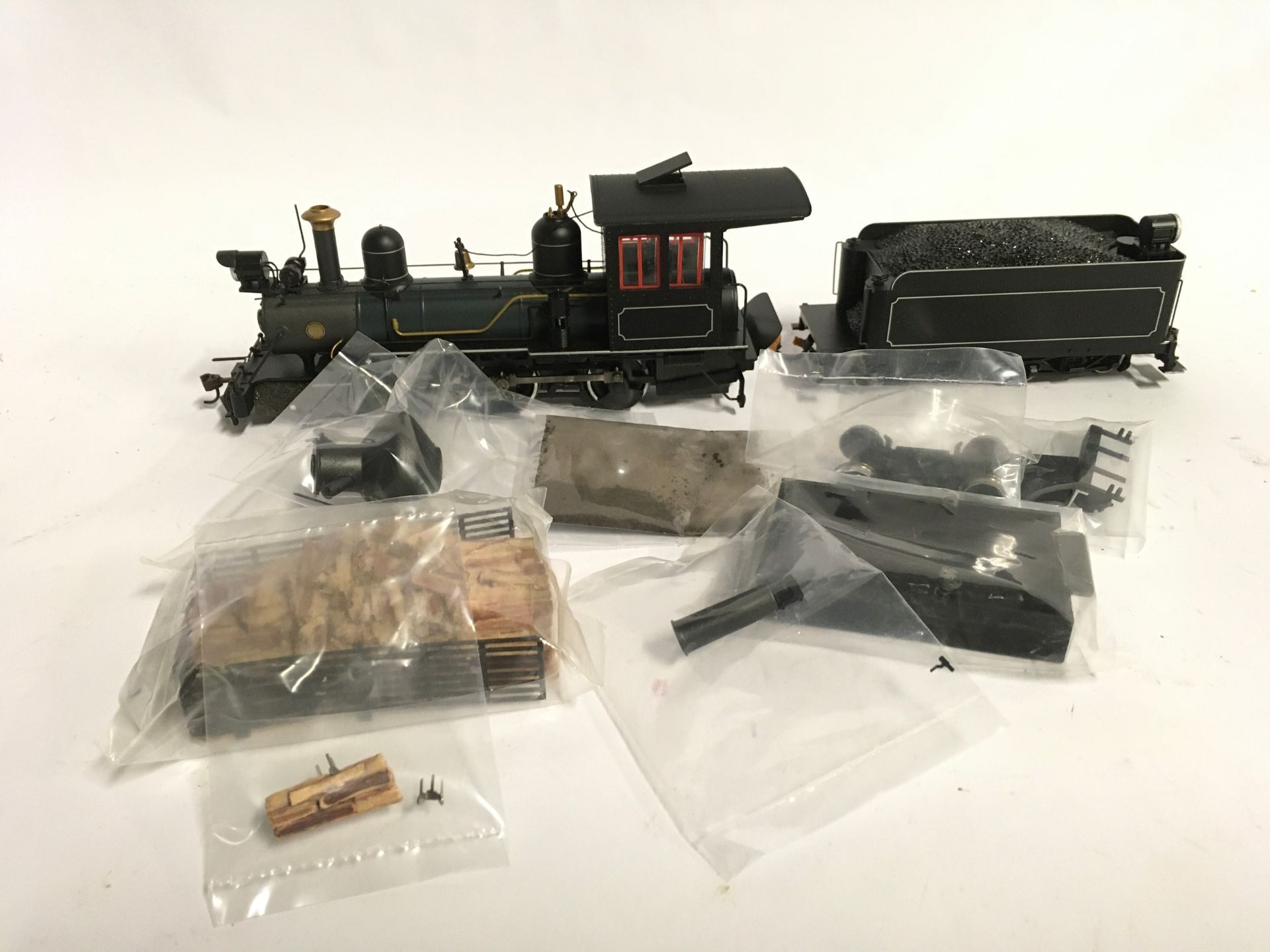 Bachmann Spectrum 28323 On30 Modern 4-4-0 American Outside Frame Steam Locomotive, painted, - Image 3 of 4