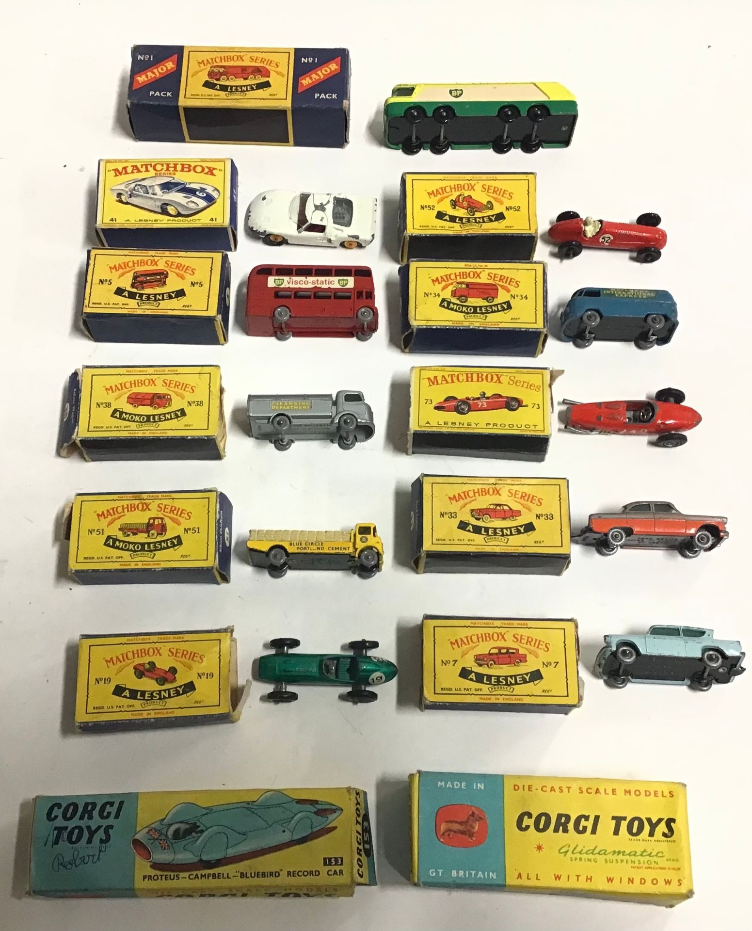 Mixed diecast group to include boxed Matchbox models 52 Maserati, 34 Volkswagen MicroVan, 5 London