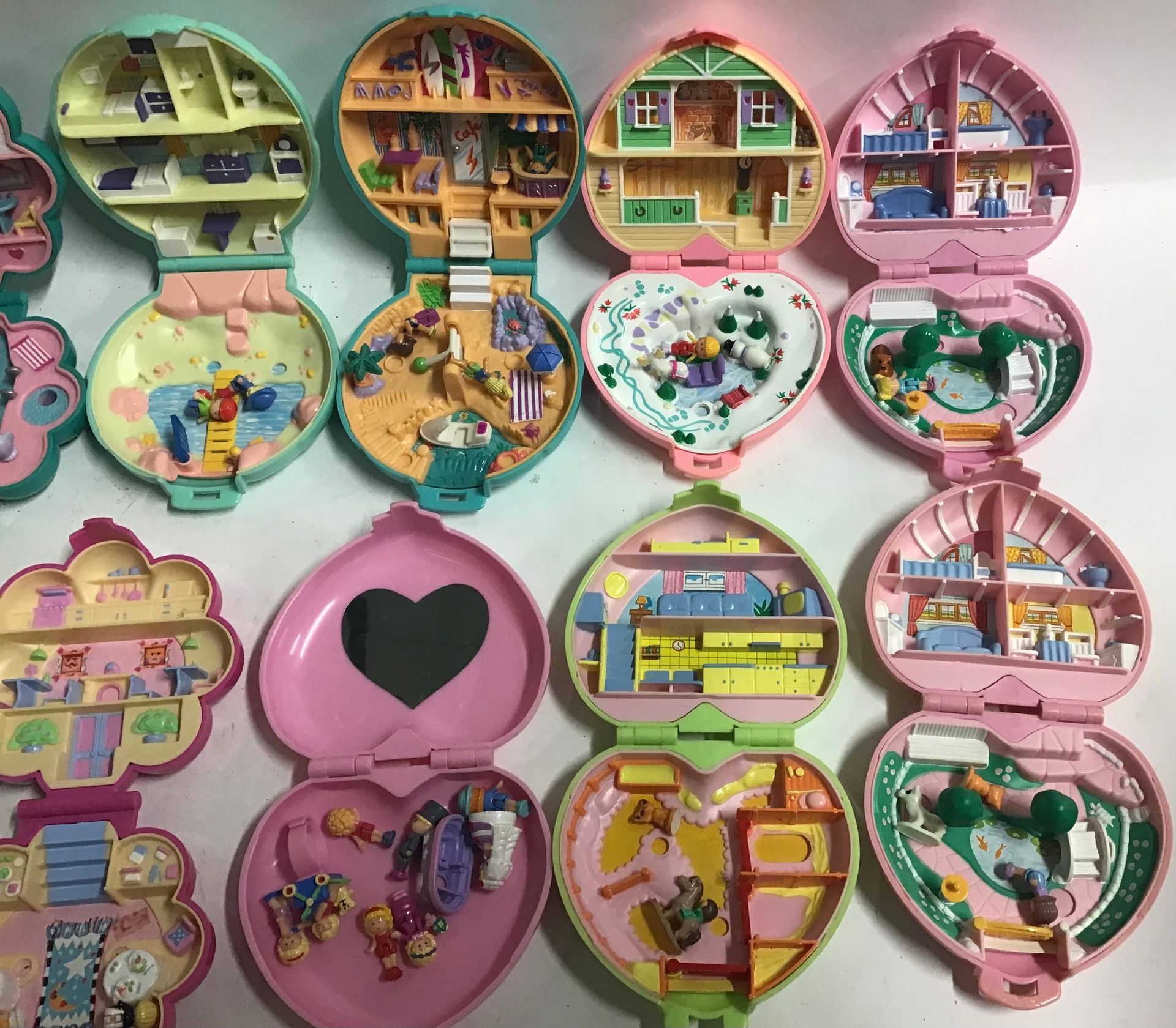 Bluebird Mattel Polly Pocket vintage compacts and playsets (40 altogether), mostly with figures - Image 10 of 15