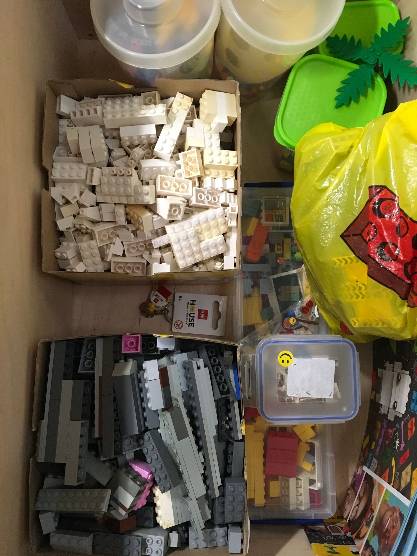 Collection of assorted Lego pieces to include large number baseplates. - Image 2 of 3