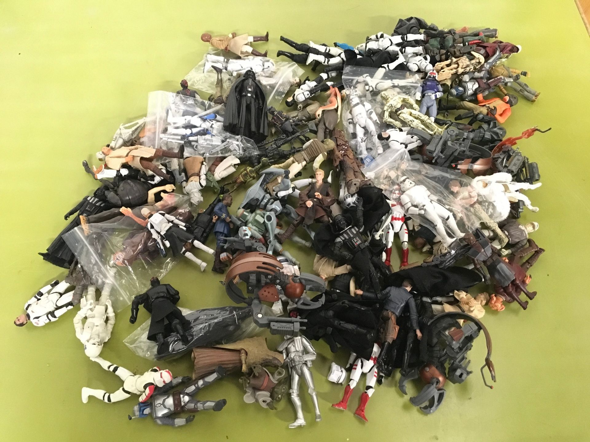 Approx 100 Star Wars modern figures.