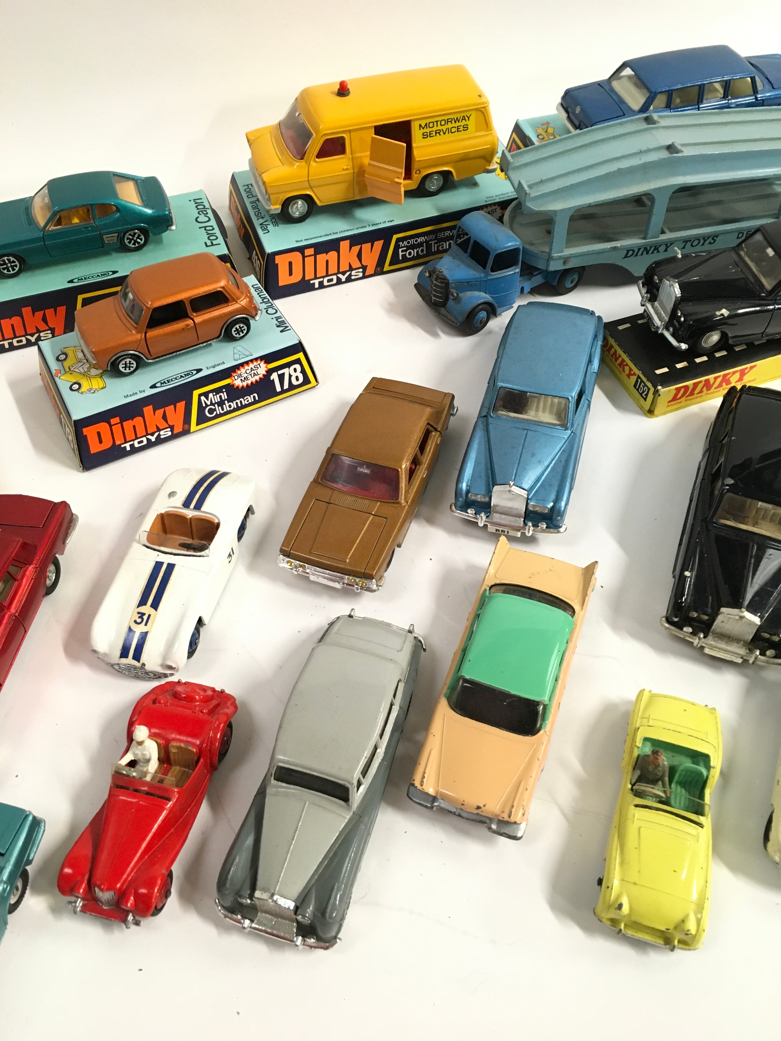 Dinky group of diecast vehicles to include 283 Single Decker Bus, 165 Ford Capri, 178 Mini - Image 3 of 4