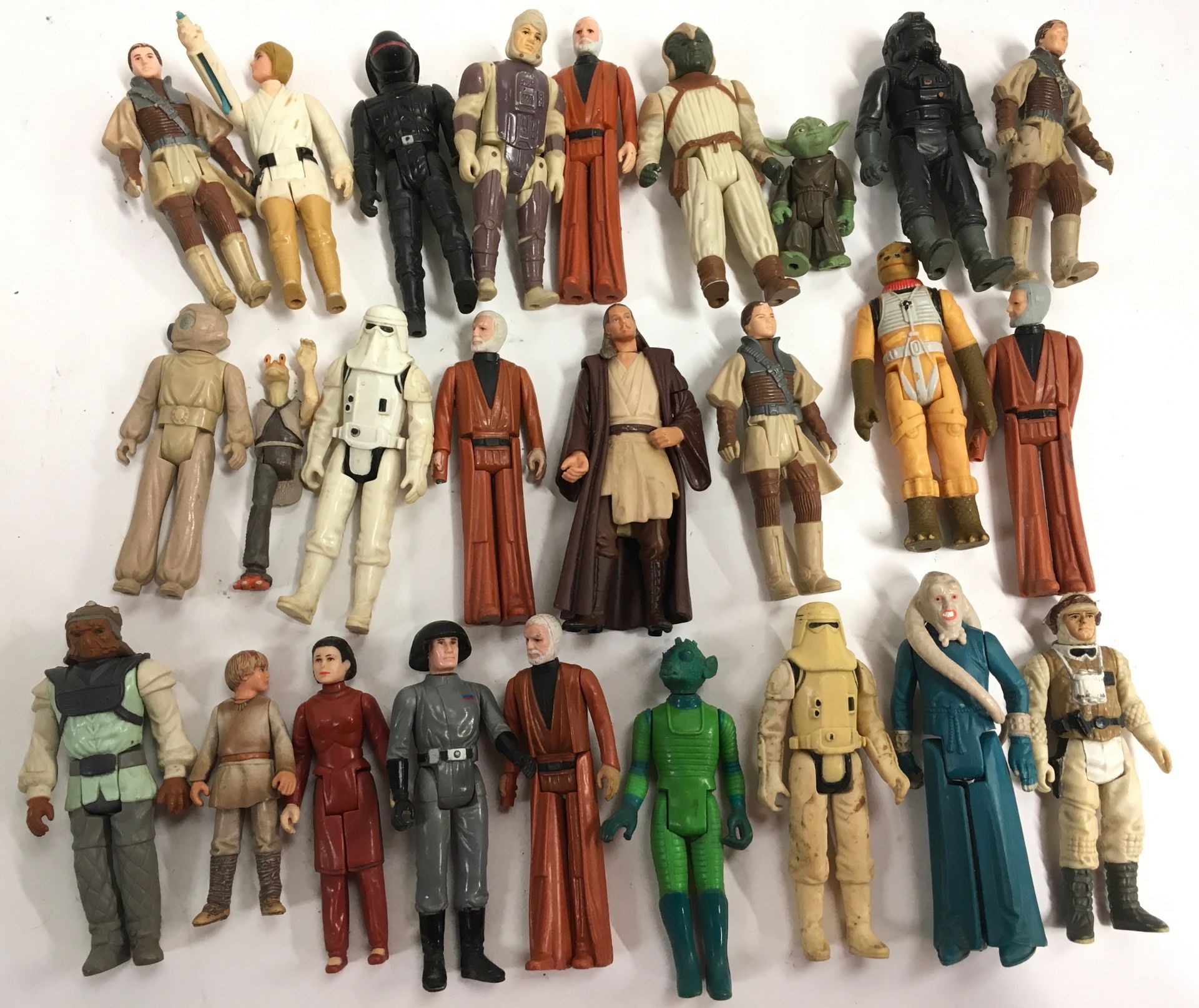 Collection of vintage Star Wars figures.