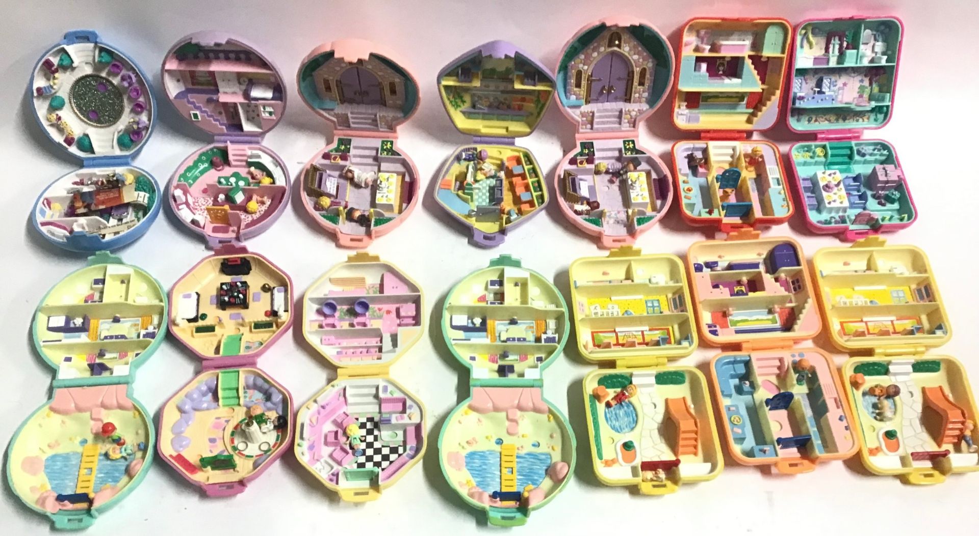 Bluebird Mattel Polly Pocket vintage compacts and playsets (40 altogether), mostly with figures - Image 5 of 15