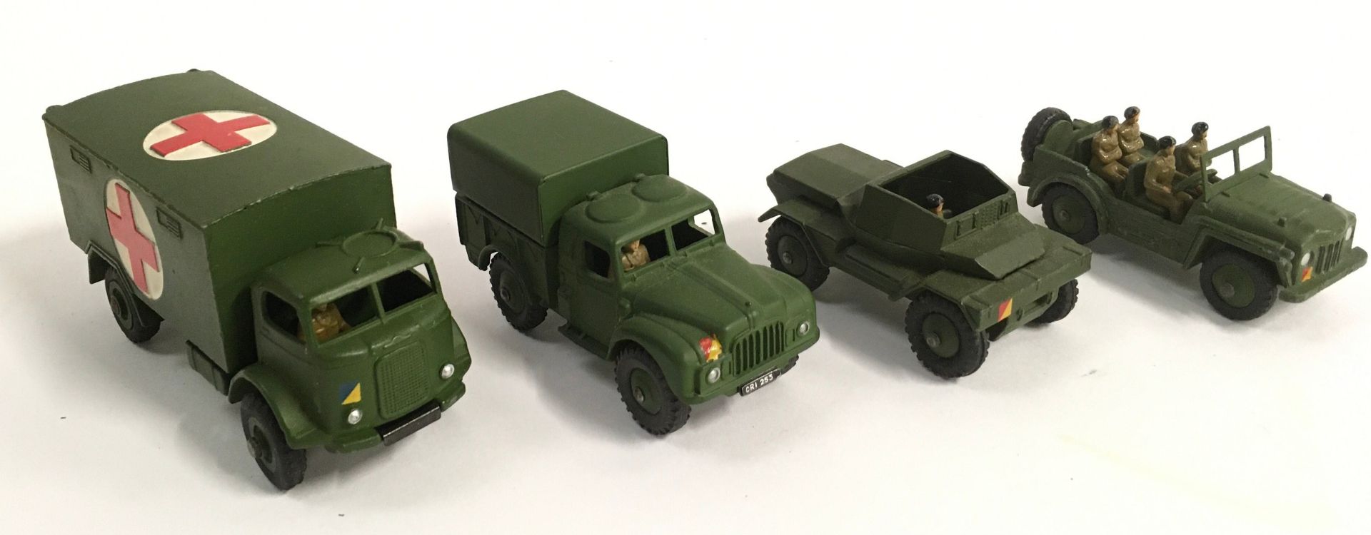 Dinky Military boxed group to include 626 Ambulance, 673 Scout Car with driver, 674 Austin Champ - Image 2 of 2