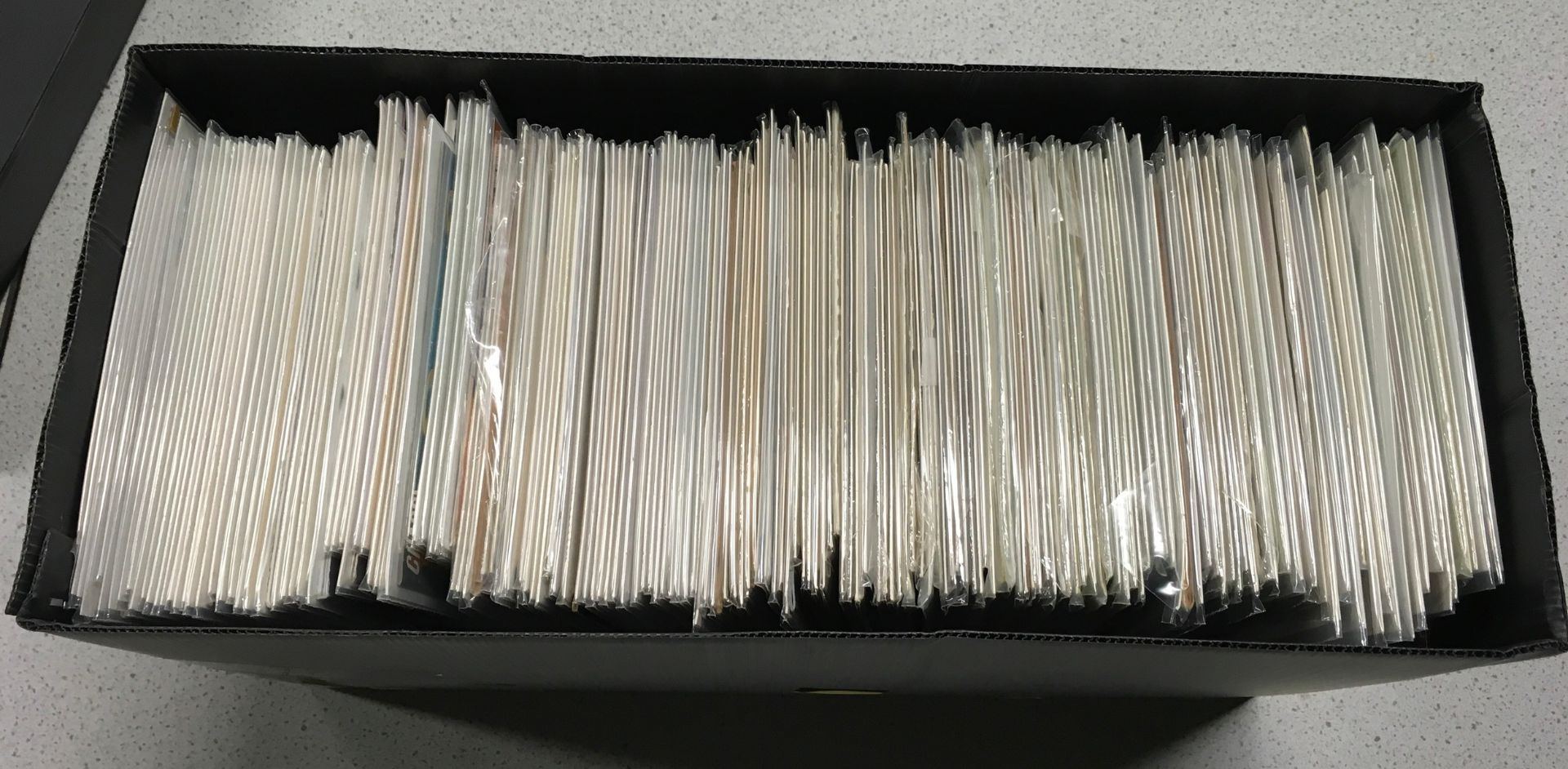 Approx 200+ comics to include DC, Marvel and others (only an array of comics pictured). - Image 5 of 5