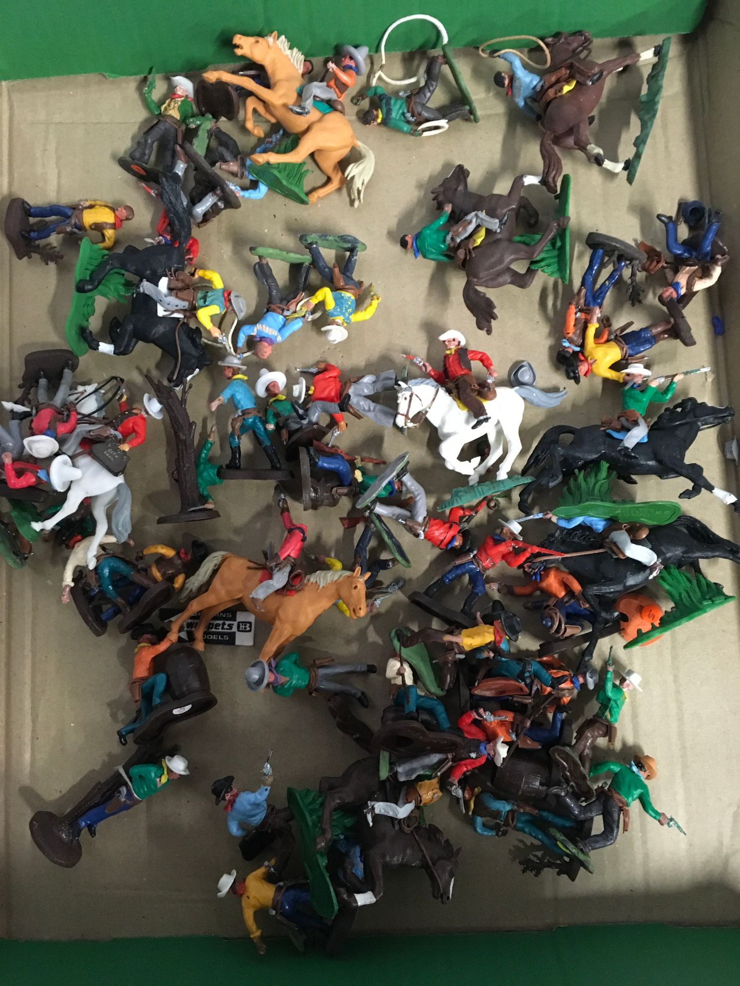 Britains large collection of Cowboy and Indians Swoppets plastic figures. - Image 2 of 3