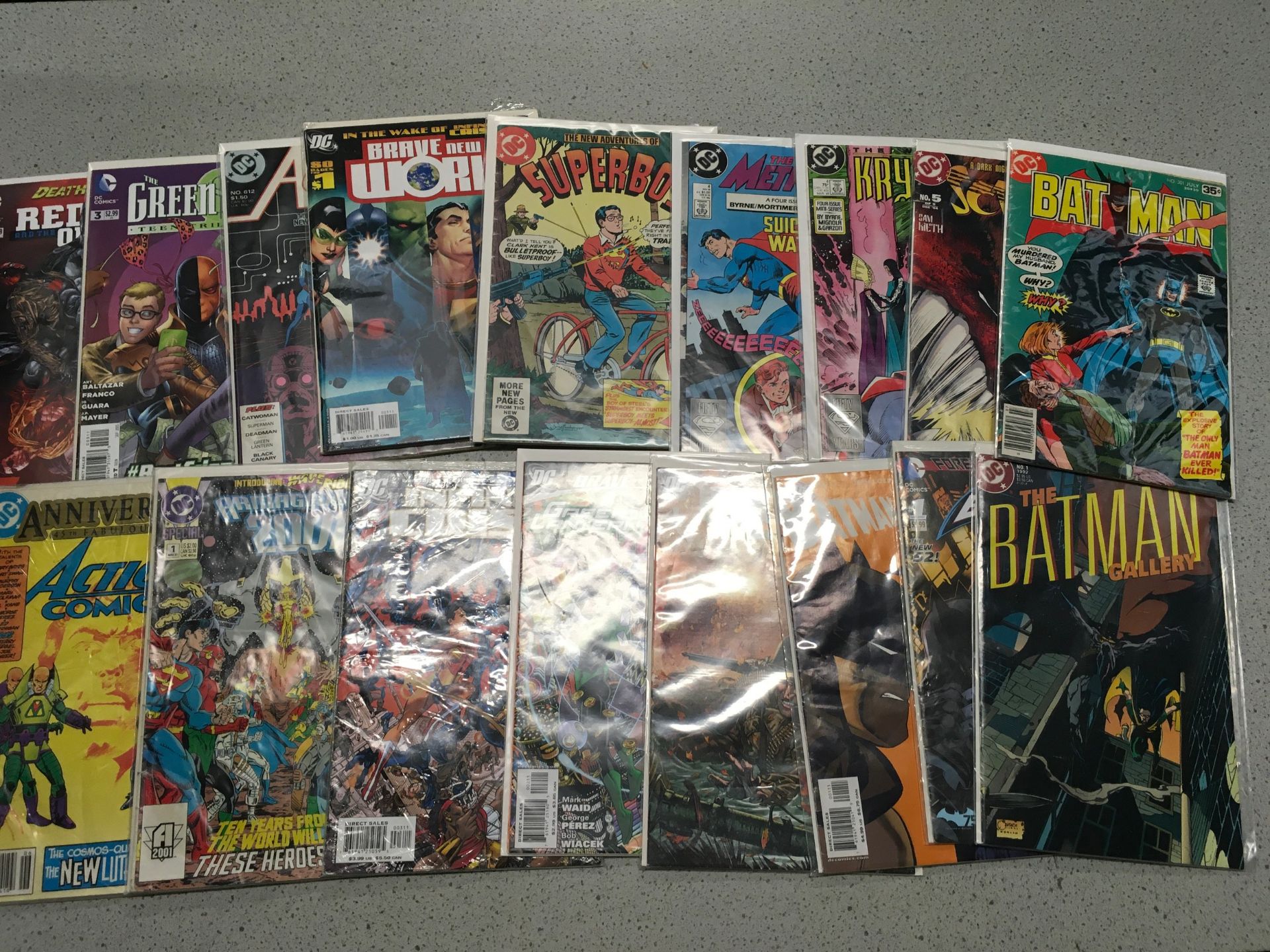 Approx 200+ comics to include Marvel, DC and others. (Only an array of comics pictured). - Image 4 of 5