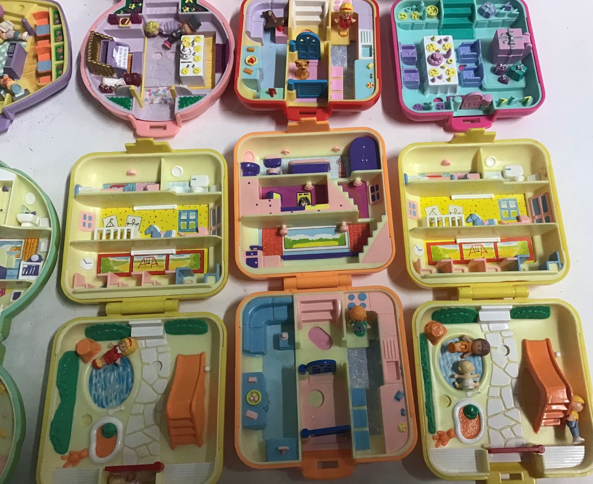 Bluebird Mattel Polly Pocket vintage compacts and playsets (40 altogether), mostly with figures - Image 7 of 15