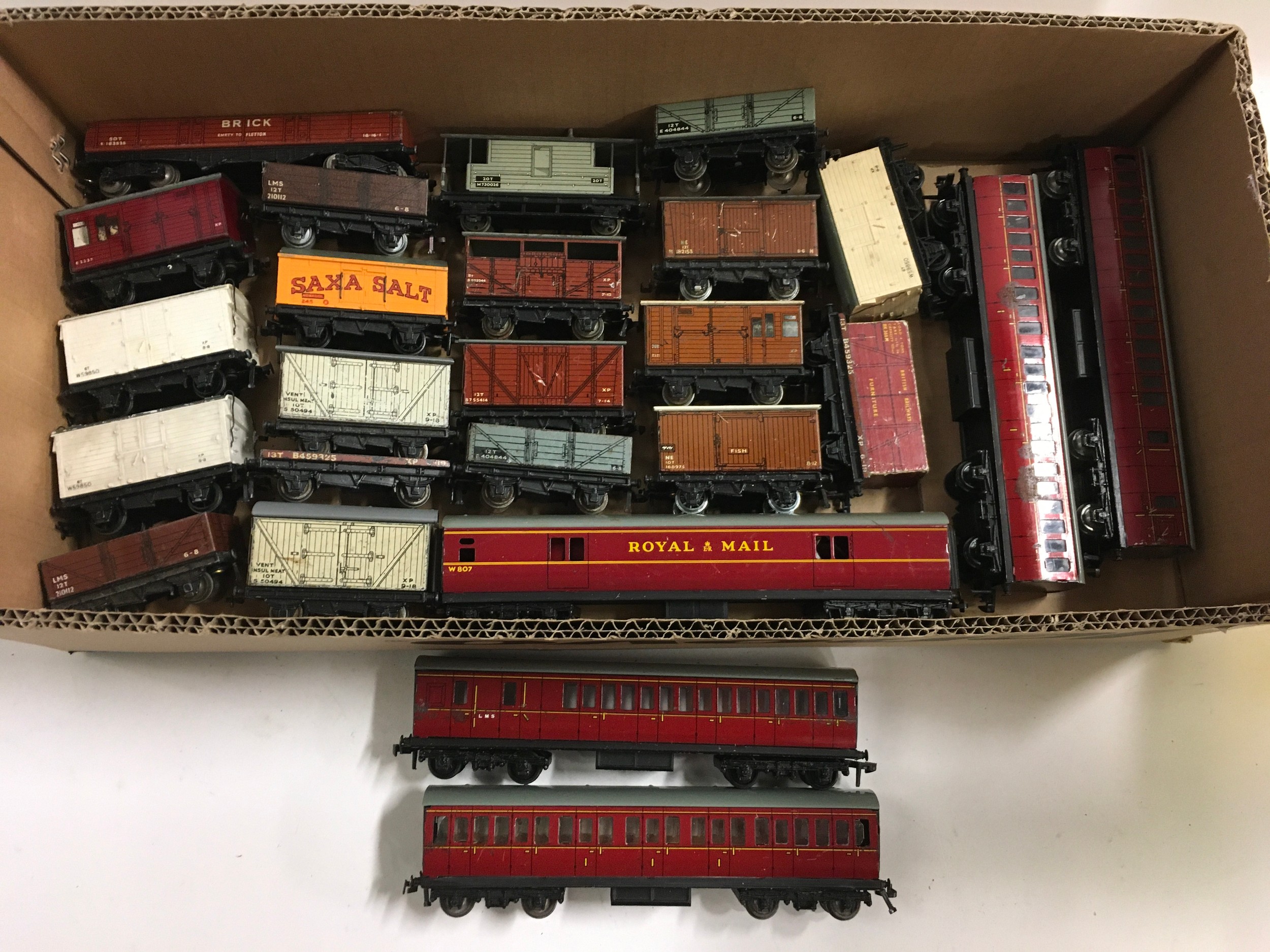 25 Hornby Dublo rolling stock. 20 freight and 5 coaches. Good condition.