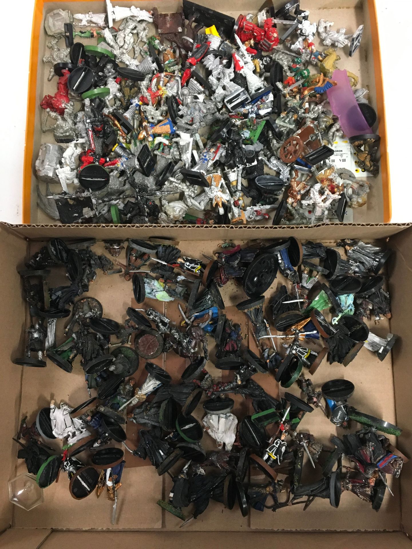 2 x trays of metal Warhammer and Games Workshop Lord of the Rings and mixed slotted figures.