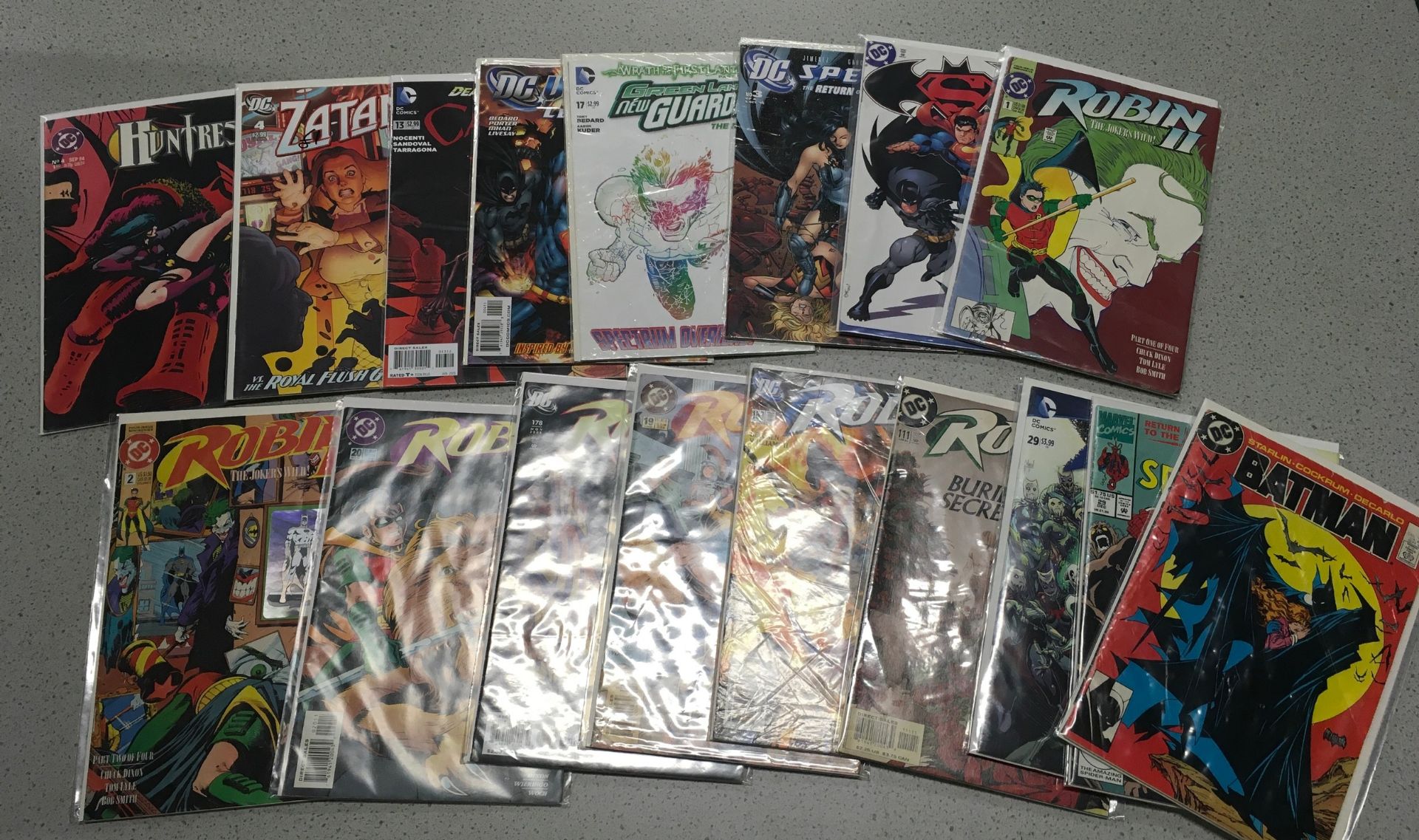 Approx 200+ comics to include DC, Marvel and others (only an array of comics pictured).