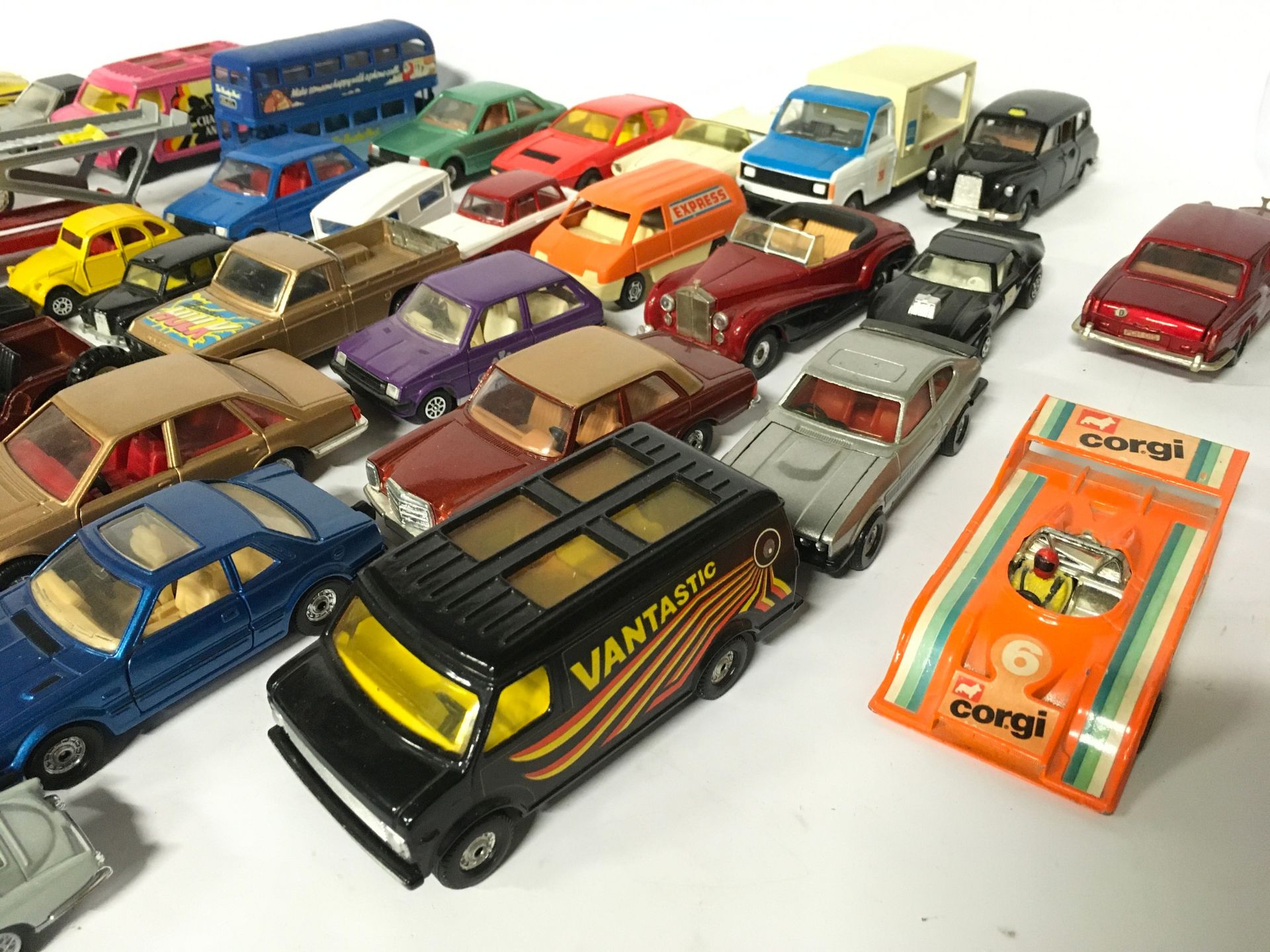 Collection of unboxed Corgi diecast models to include Batmobile, 007 Lotus Espirit, Porsche Audi and - Image 2 of 3