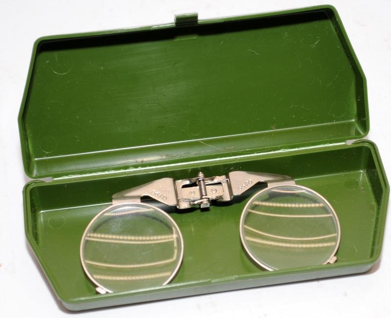 Unusual military issue Mark 5 respirator spectacles in original crows foot marked case. Ref: 6540/ - Image 5 of 5