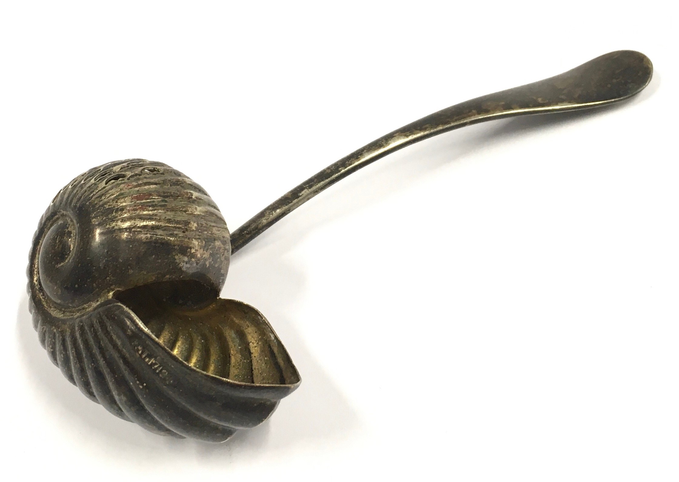 Silver plated snail ladle together with a pair of mother of pearl teaspoons and a fork. - Image 2 of 5