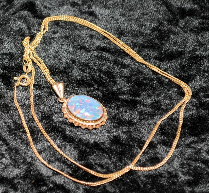 Opal doublet pendant on 9ct gold chain, 4.7g - Image 4 of 4