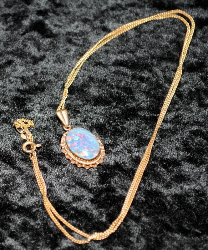 Opal doublet pendant on 9ct gold chain, 4.7g - Image 2 of 4