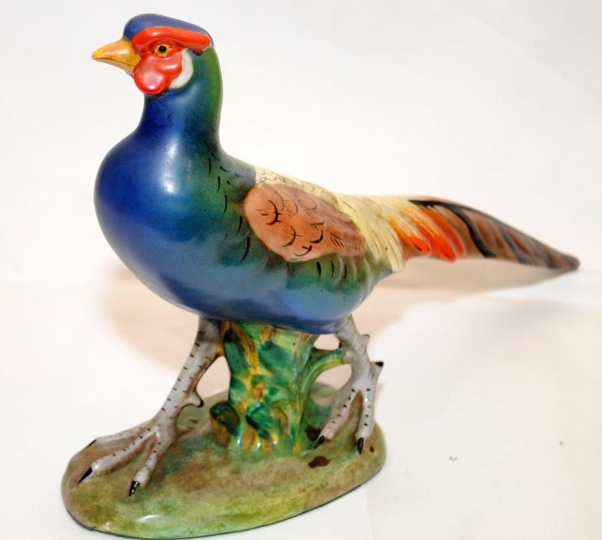 A pair of quality early 20thC Italian pottery hand painted pheasants. Approx 28cms across - Image 4 of 6