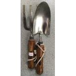 Stainless hand trowel and fork. (037)