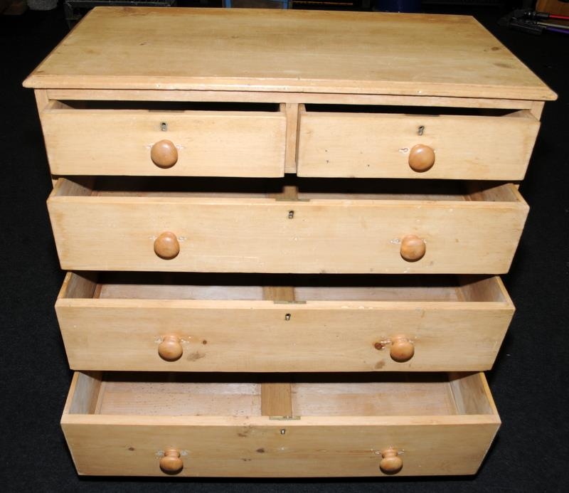 Victorian 2 over 3 graduated chest of pine drawers standing on a separate pine plinth. O/all hight - Image 3 of 5