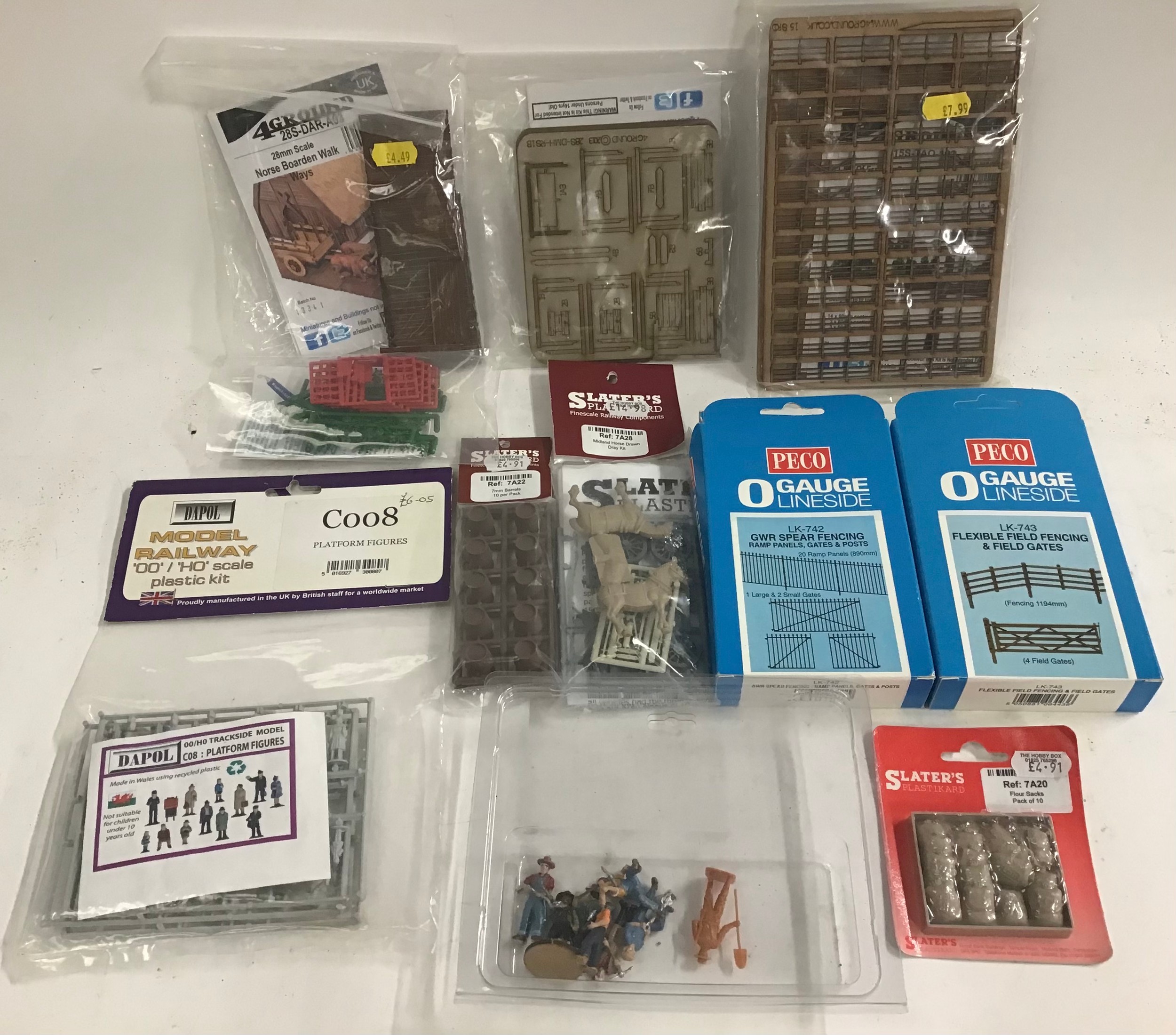 Various collection of mainly new 00 gauge accessories etc. packs of animals - platform figures - - Image 3 of 4