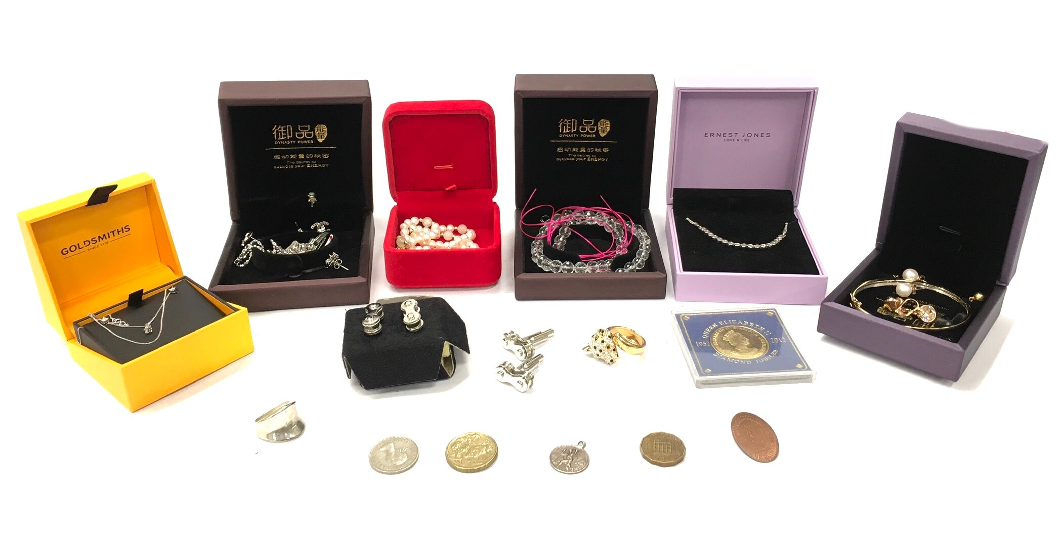 Collection of jewellery to include gold and silver (H2, H28, H29, H31, H33, H35)