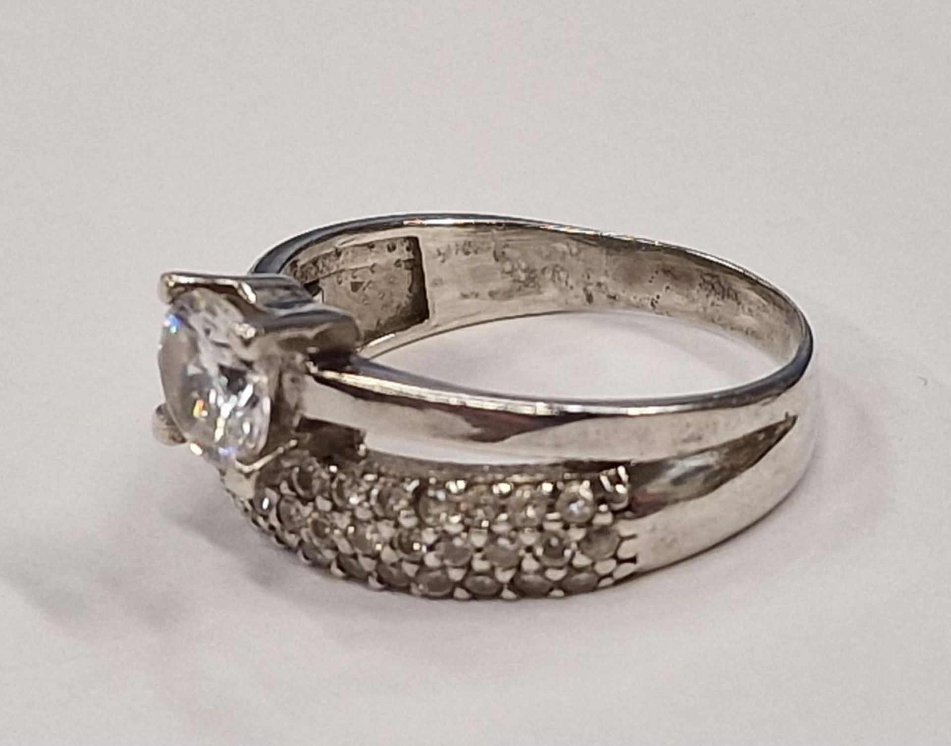 Sparkling CZ solitaire/band 925 silver ring size S 1/2 (TR5). - Image 3 of 3