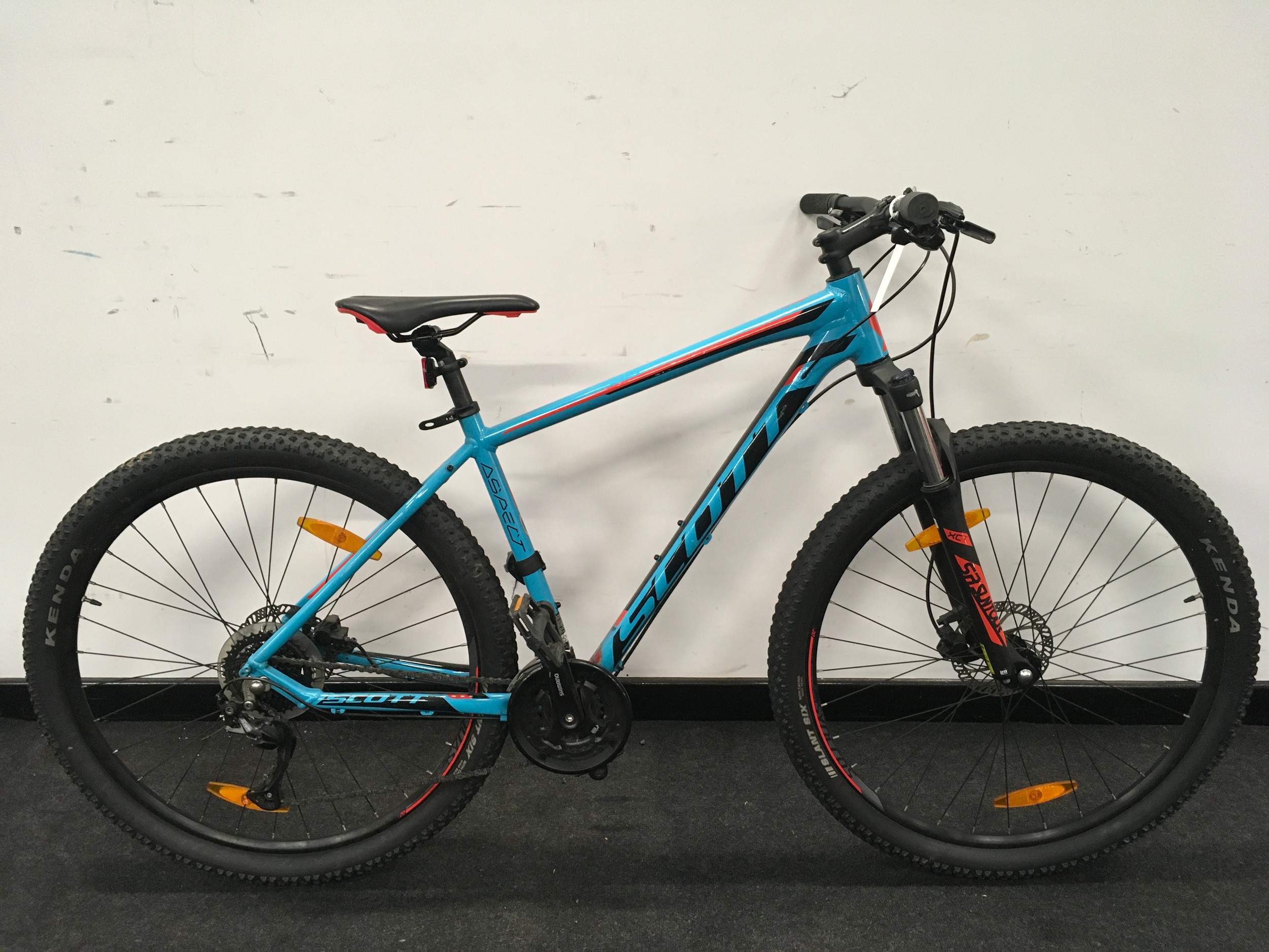 A Scott Aspect Mountain Bike. 24 gears 17” frame size 29”wheel size.(36)