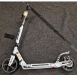 A white scooter. (H10)