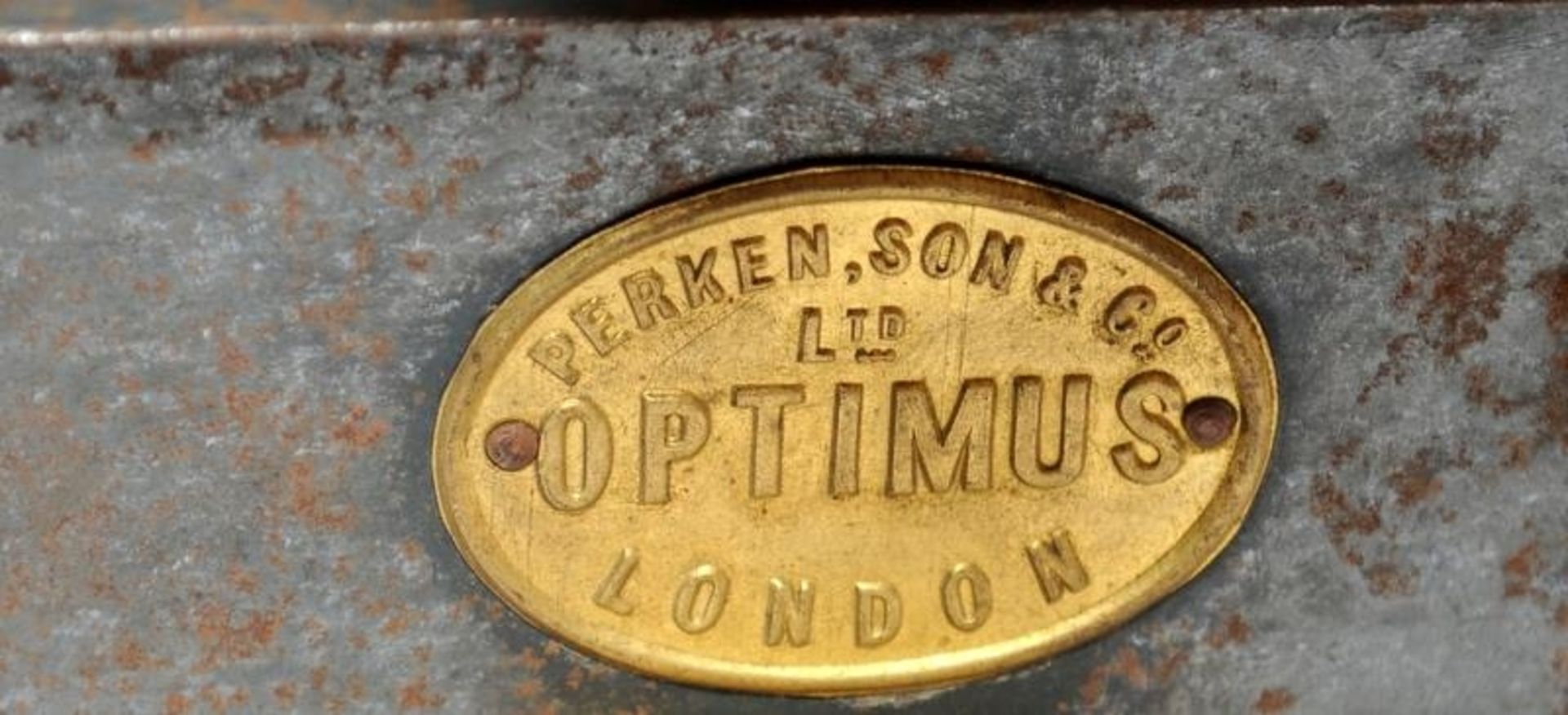 Antique Magic Lantern by Optimus of London in wooden case, includes original burner - Image 6 of 7