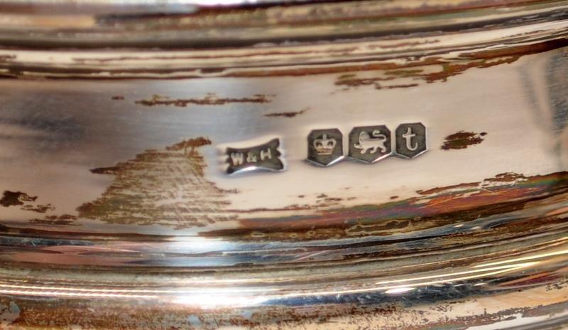 Hallmarked sterling silver creamer and sugar bowl, Sheffield 1936. Total weight 245g - Image 3 of 3