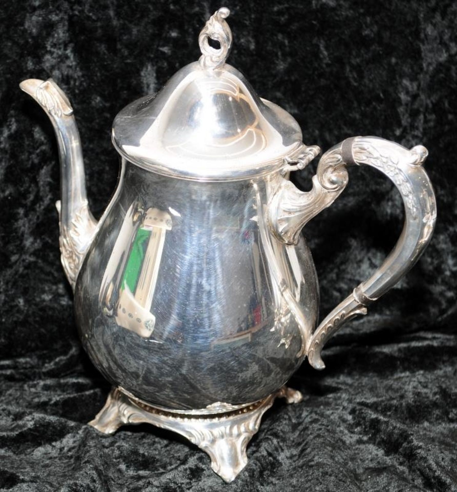 Matching silver plated tea and coffee pots with creamer and sugar bowl - Image 3 of 4