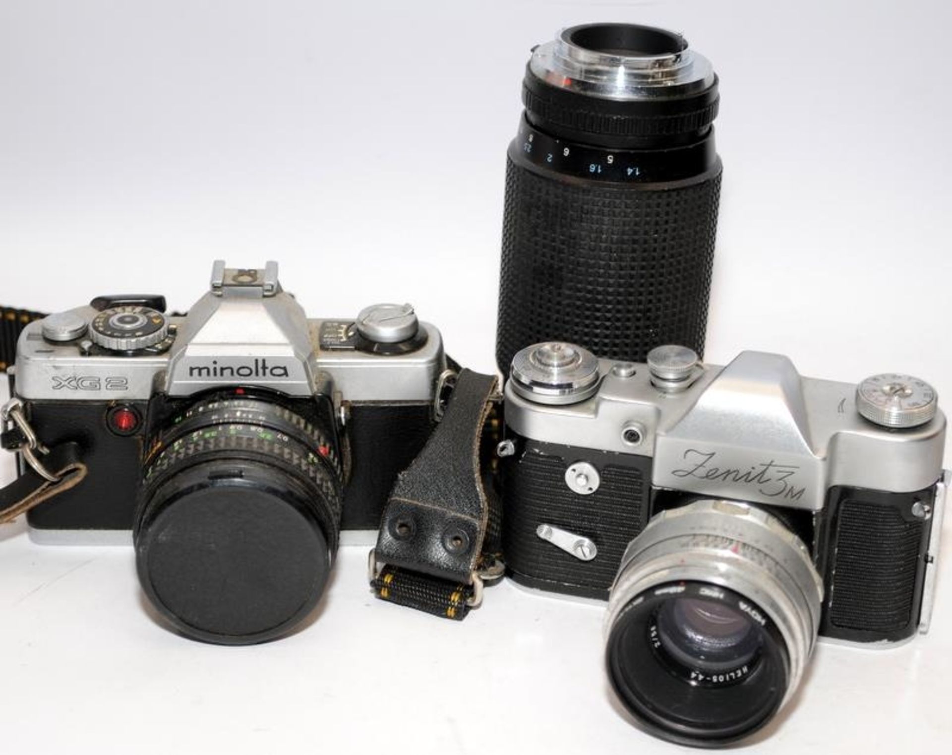 Collection of vintage cameras and accessories to include Canon EOS 5000 with lenses, Minolta XG2 and - Image 3 of 4
