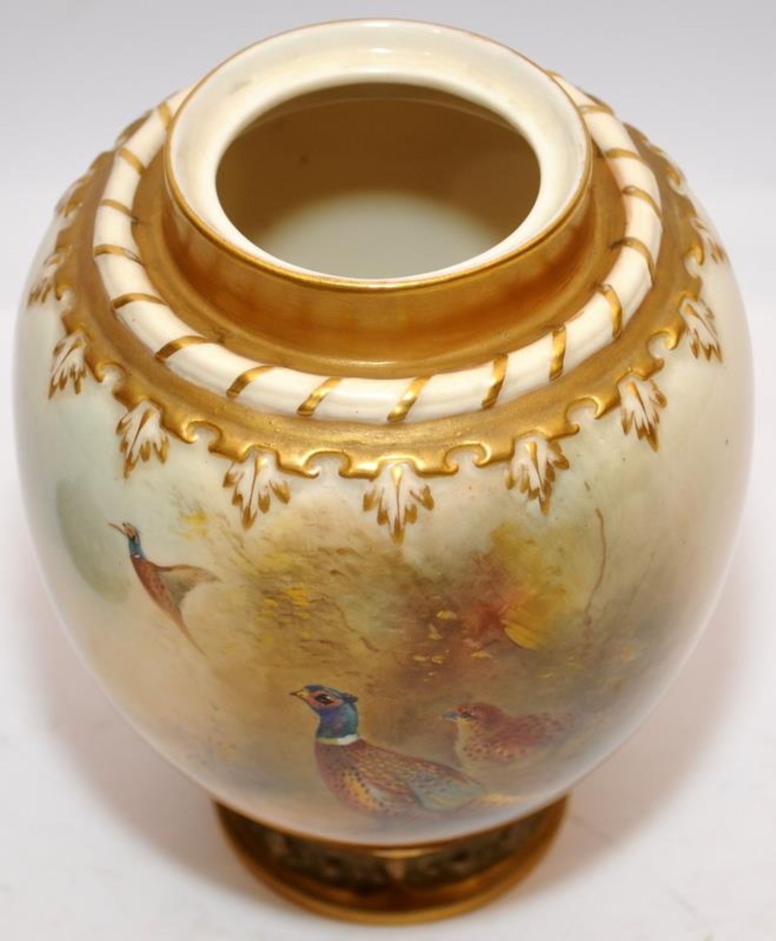 Vintage Royal Worcester vase with pierced lid in blush ivory with gilded accents. Featuring hand - Image 3 of 5