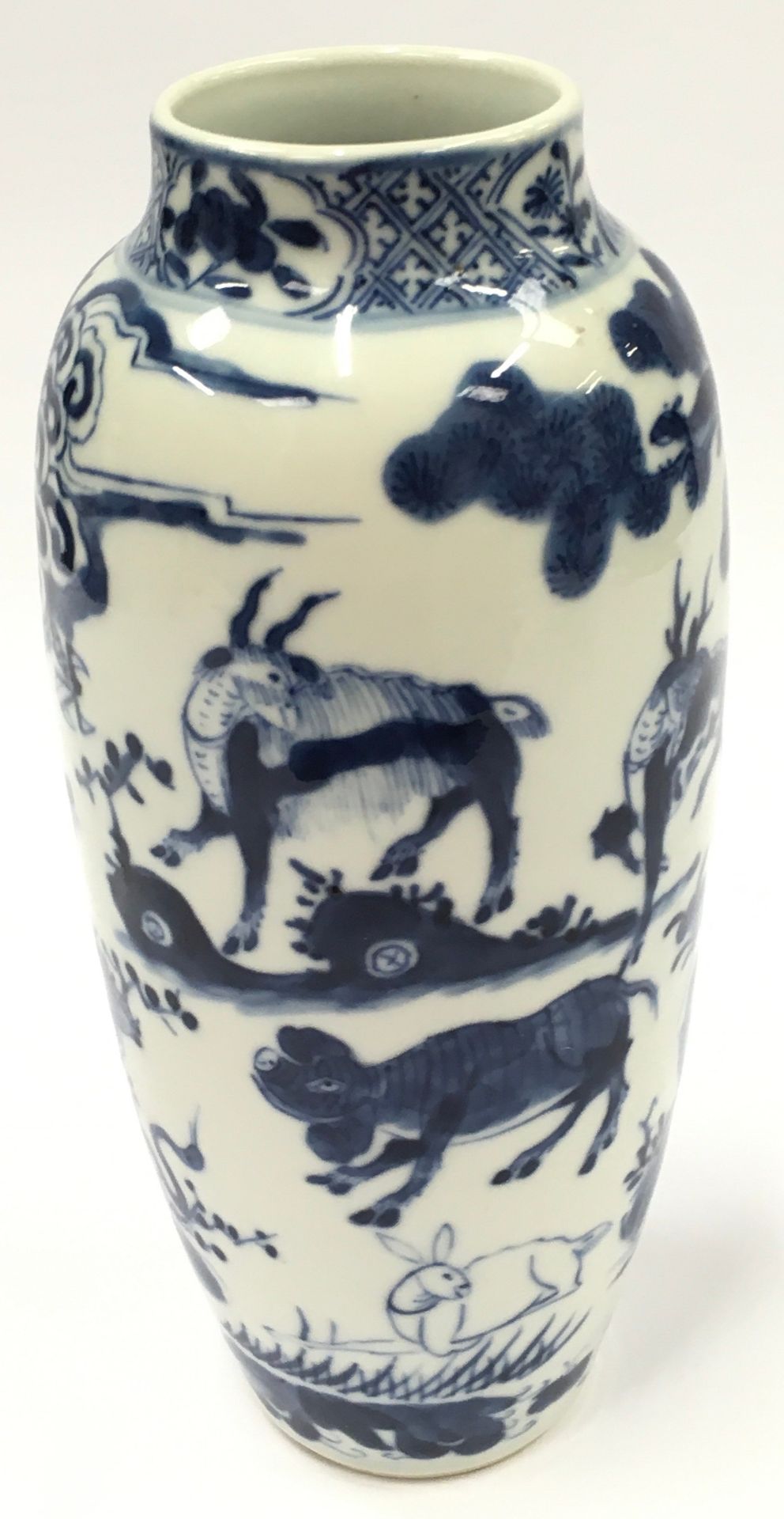 Possible 19th Century Chinese oriental blue and white porcelain vase decorated with images of - Image 3 of 7