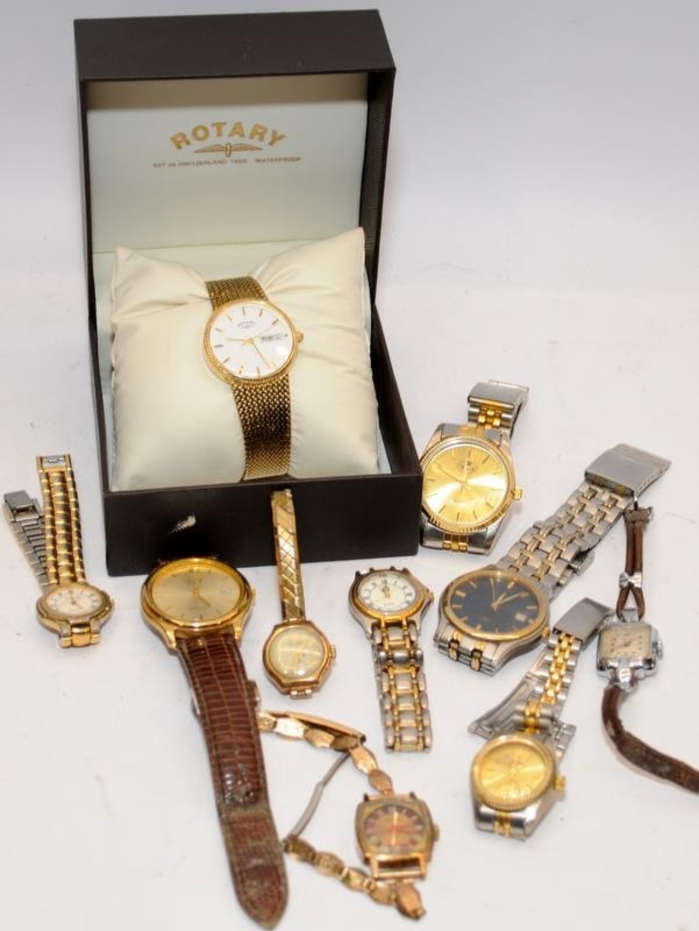 Collection of ladies and gents watches to include vintage examples. Lot also includes a 9ct gold