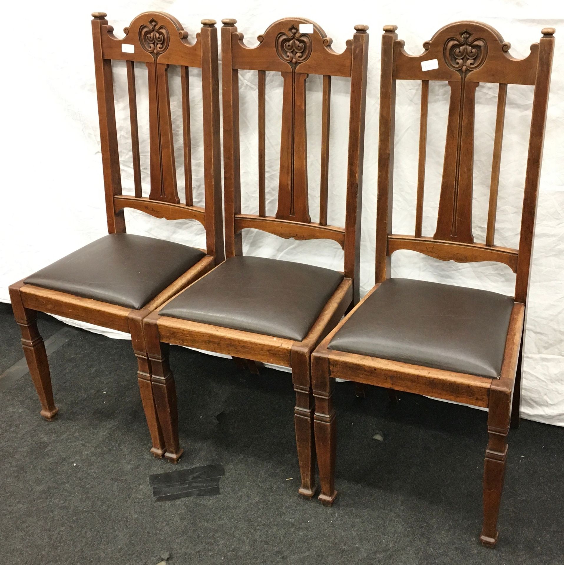 Three vintage Arts & Crafts style oak dining chairs each measuring 109x45x41cm. Floor to seat height - Image 2 of 4