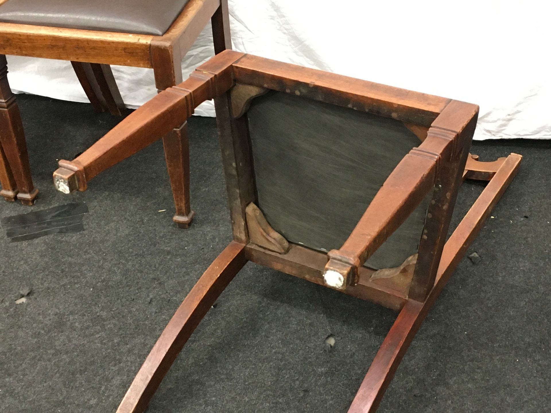 Three vintage Arts & Crafts style oak dining chairs each measuring 109x45x41cm. Floor to seat height - Image 4 of 4