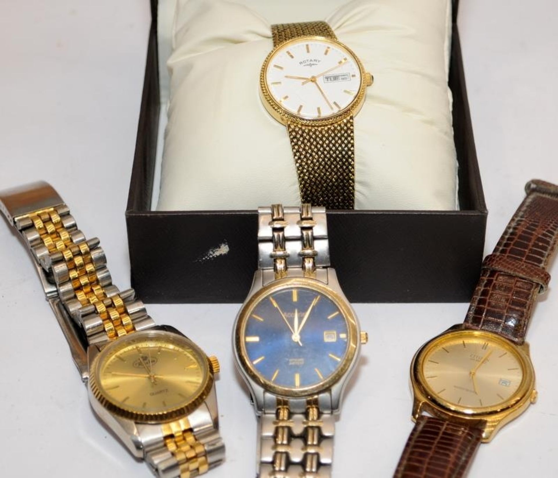 Collection of ladies and gents watches to include vintage examples. Lot also includes a 9ct gold - Image 2 of 4