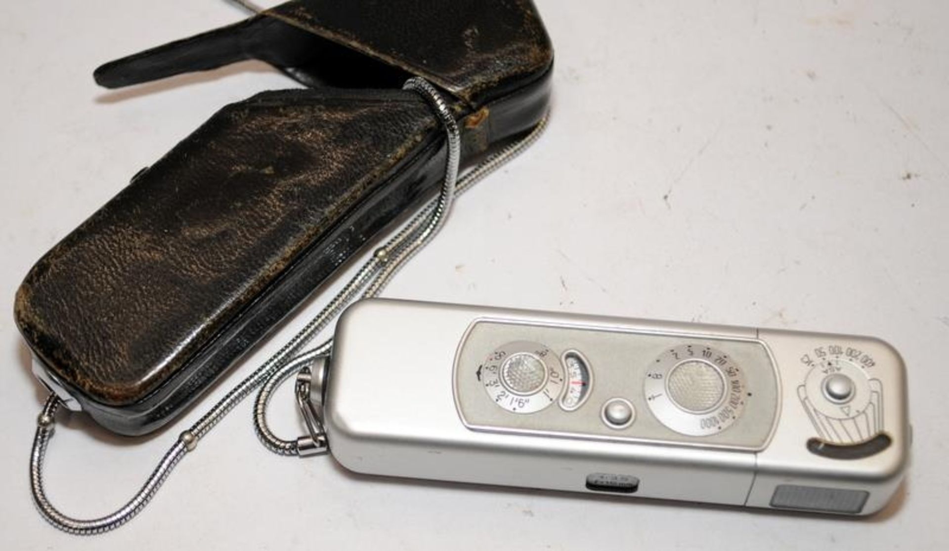 Vintage Minox B sub miniature spy camera. Rare in such good order complete in original box with - Image 2 of 7