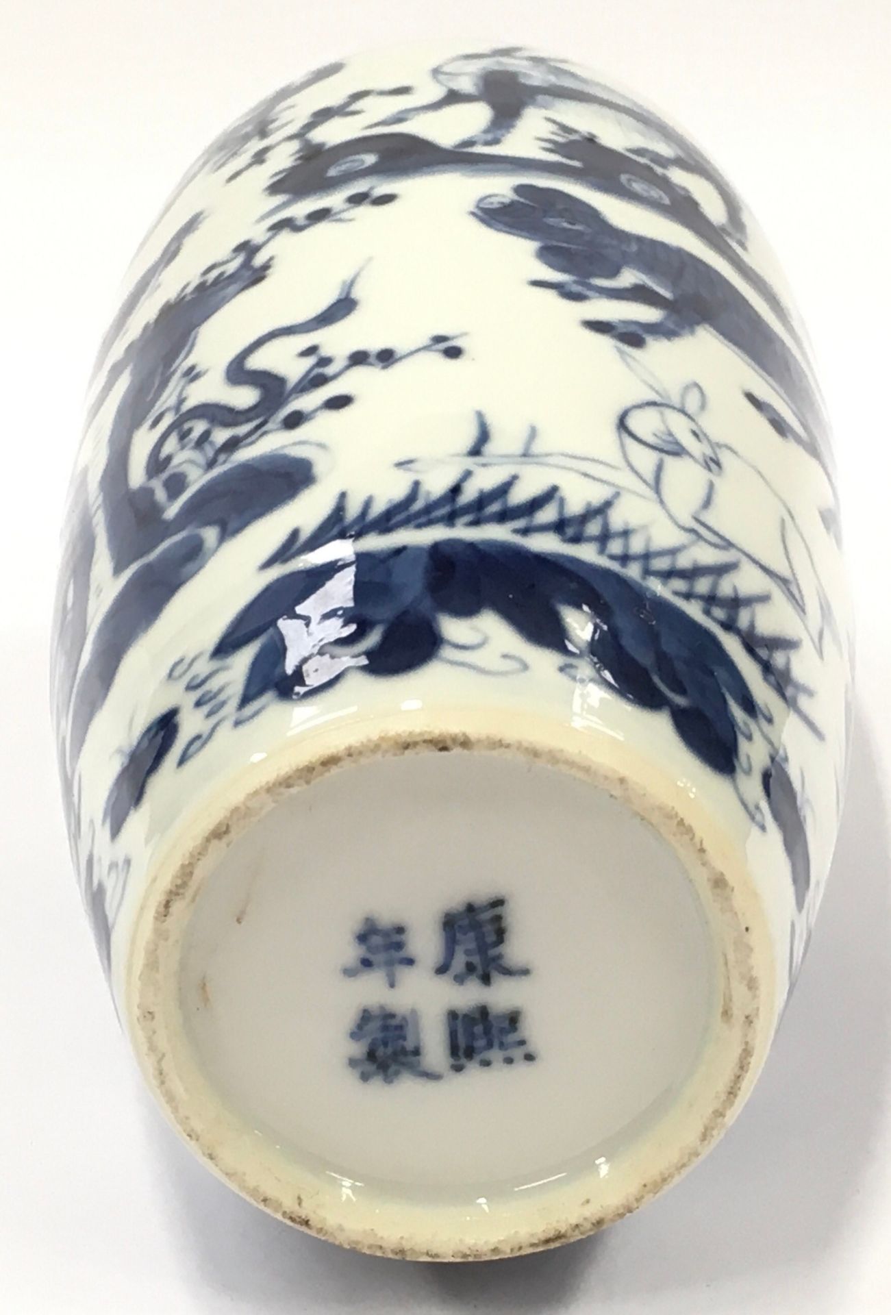Possible 19th Century Chinese oriental blue and white porcelain vase decorated with images of - Image 6 of 7