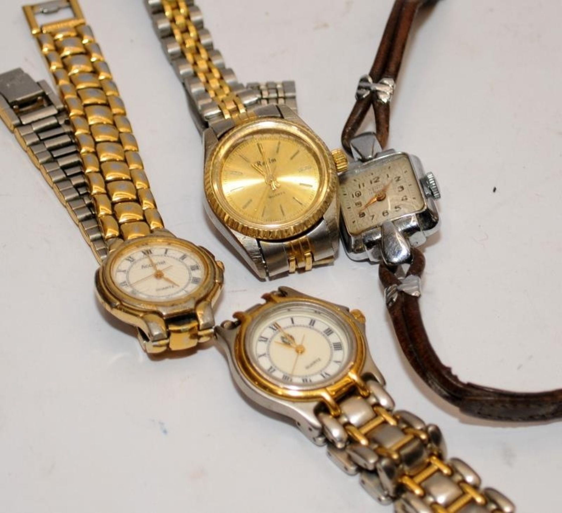 Collection of ladies and gents watches to include vintage examples. Lot also includes a 9ct gold - Image 3 of 4