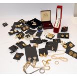 Collection of vintage costume jewellery including a quantity of carded earrings, silver and a 9ct
