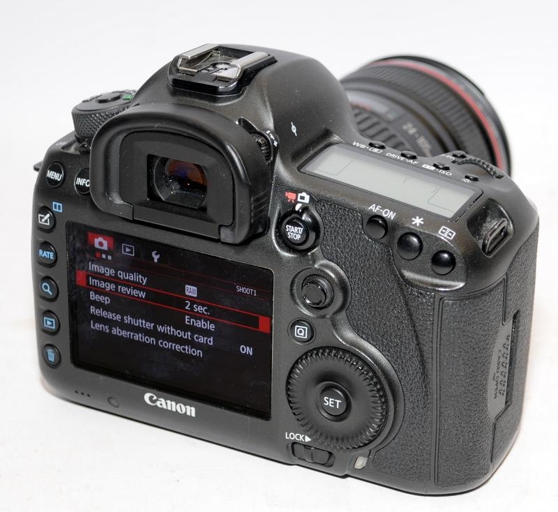 Canon 5Ds DSLR camera with fitted Canon EF 24-105 zoom lens. Comes complete with battery and charger - Image 3 of 5