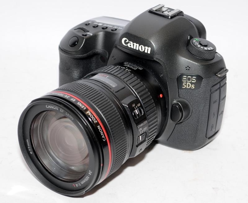 Canon 5Ds DSLR camera with fitted Canon EF 24-105 zoom lens. Comes complete with battery and charger