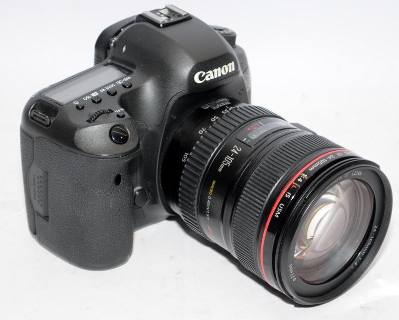 Canon 5Ds DSLR camera with fitted Canon EF 24-105 zoom lens. Comes complete with battery and charger - Image 2 of 5