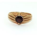 9ct gold gents single stone garnet signet ring size N