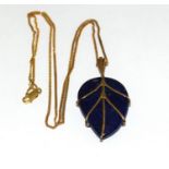 9ct gold Lapis Lazuli leaf shape pendant necklace 8.5g