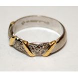 18ct gold two tone ladies diamond pave ring size O 1/2. Total weight 4.6g